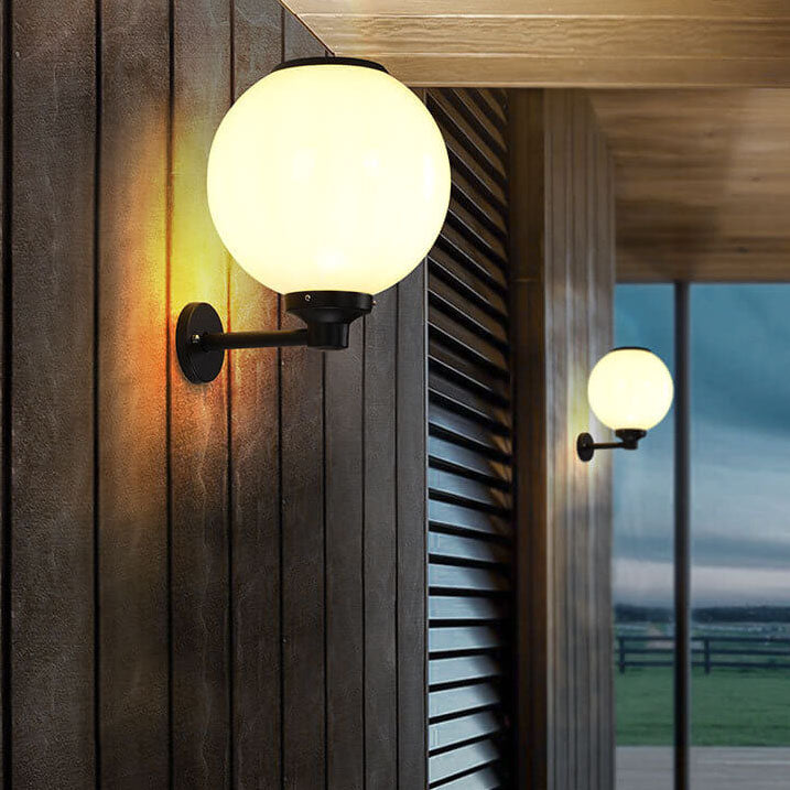 LumiFlex - Applique Murale Solaire Étanche pour un Éclairage Sécurisé