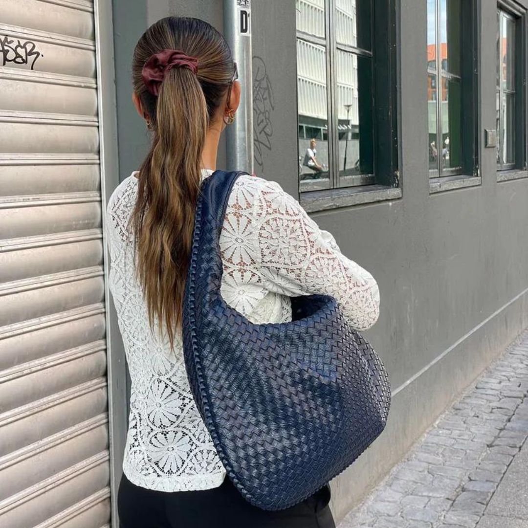 ChicEssentials - Sac Hobo Vegan en Cuir Minimaliste et Élégant