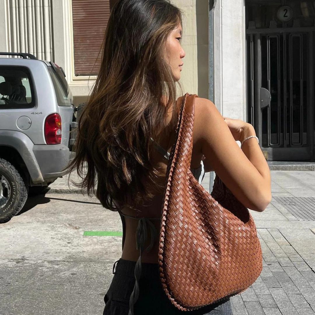 ChicEssentials - Sac Hobo Vegan en Cuir Minimaliste et Élégant