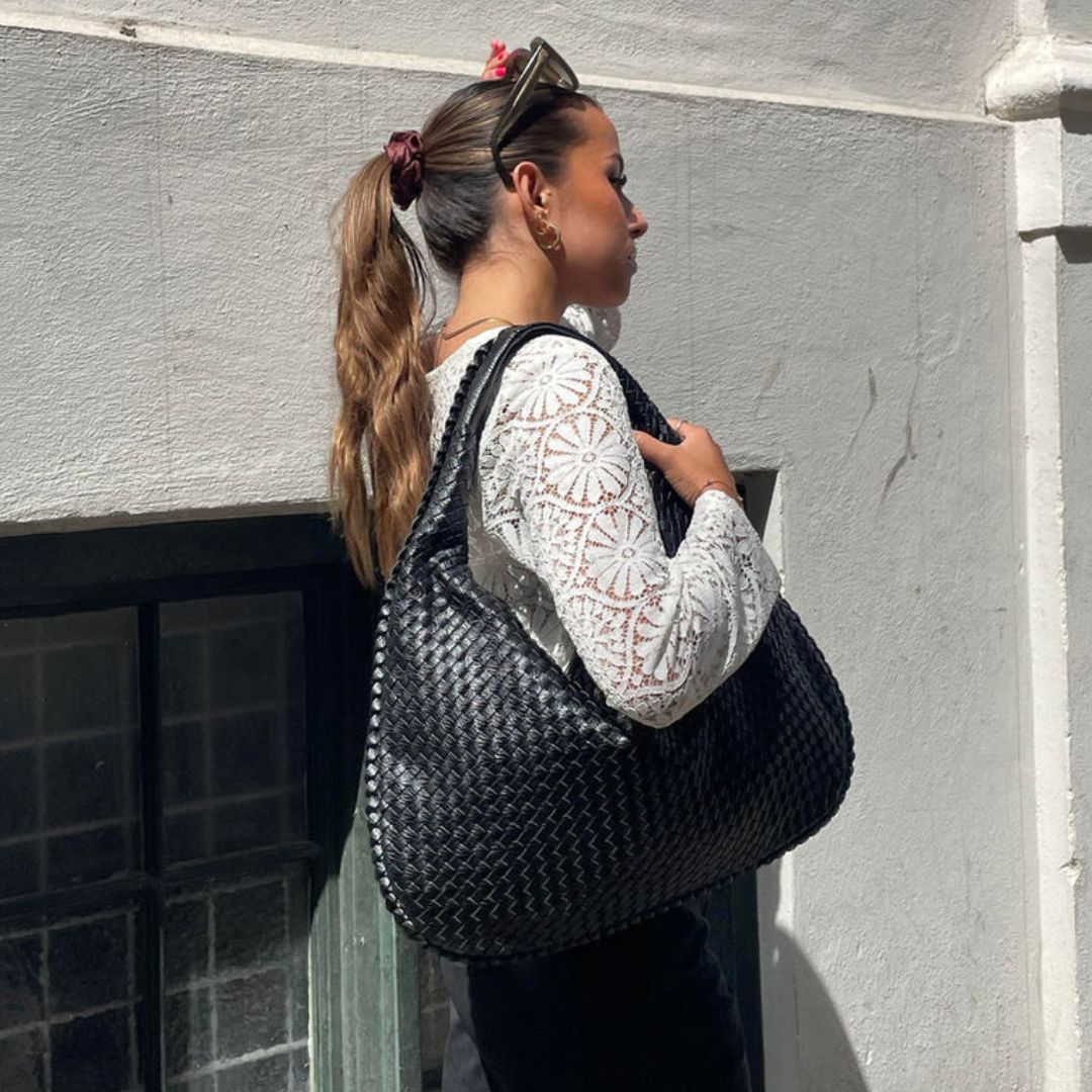 ChicEssentials - Sac Hobo Vegan en Cuir Minimaliste et Élégant