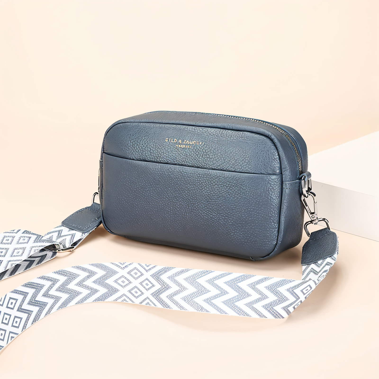 ChicZag Crossbody Bag - Sac à bandoulière rectangulaire en cuir pour femmes