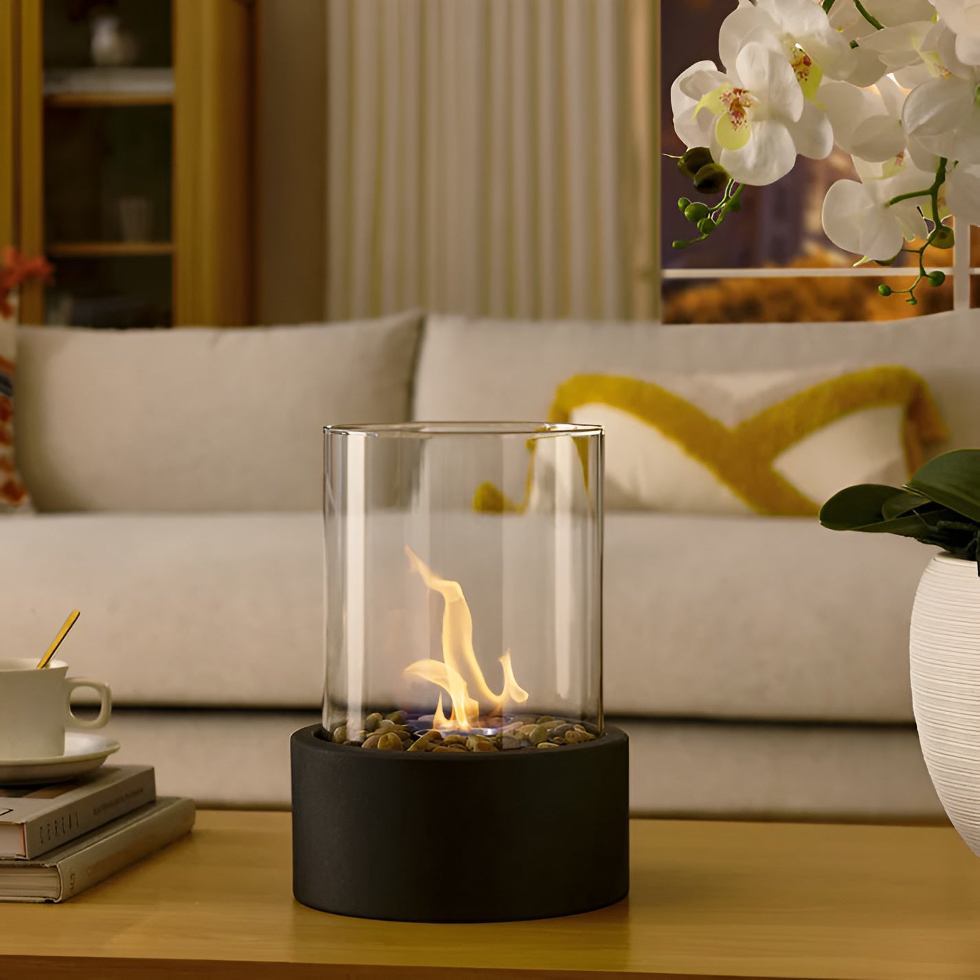 SleekFlame - Foyer de table élégant avec base en métal noir