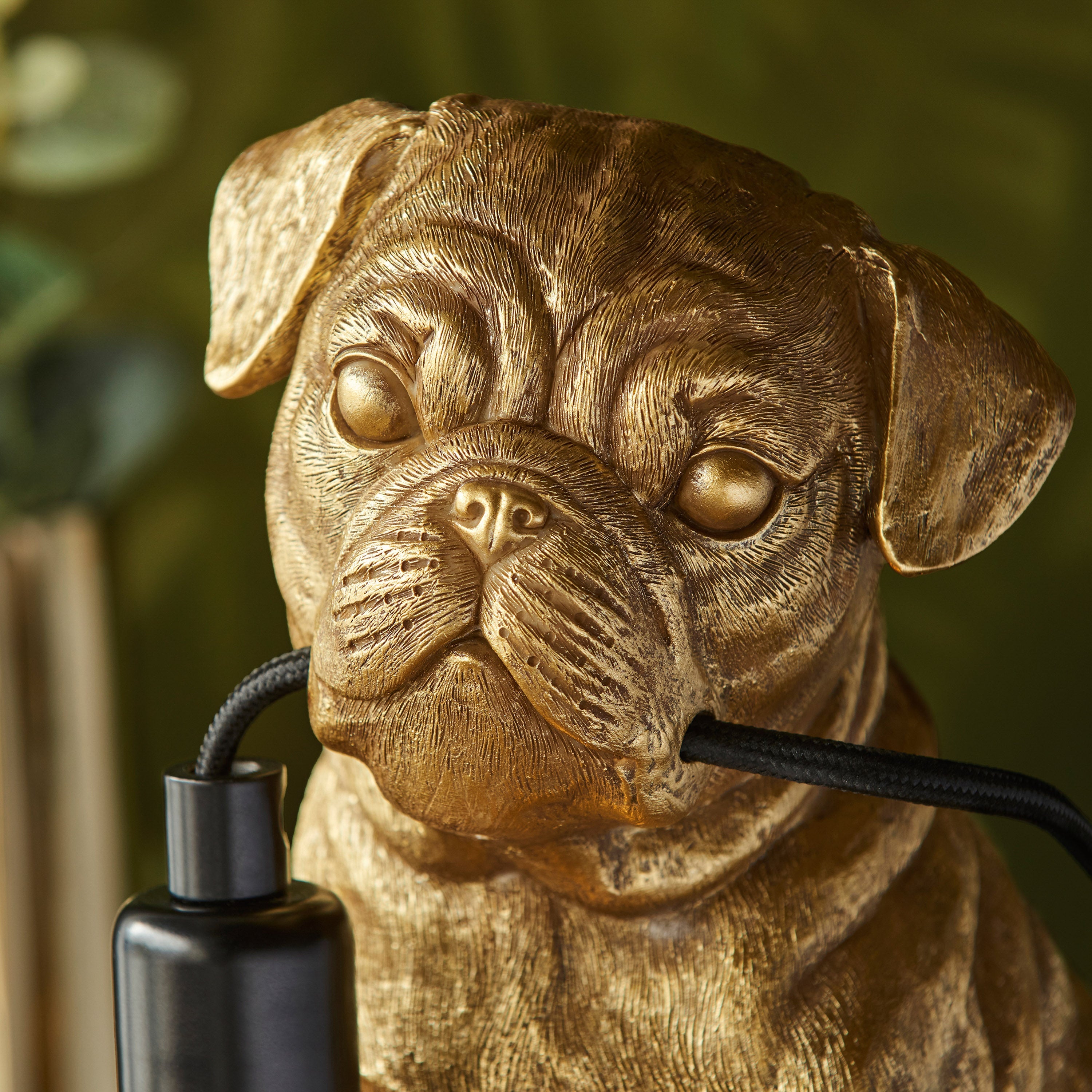 PugChic - Lampe de Table Chiot Intemporelle en Résine Dorée