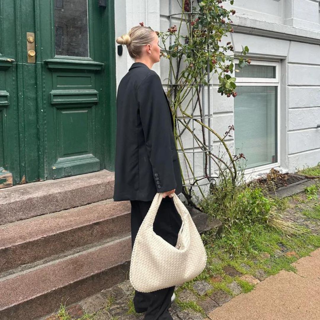 ChicEssentials - Sac Hobo Vegan en Cuir Minimaliste et Élégant