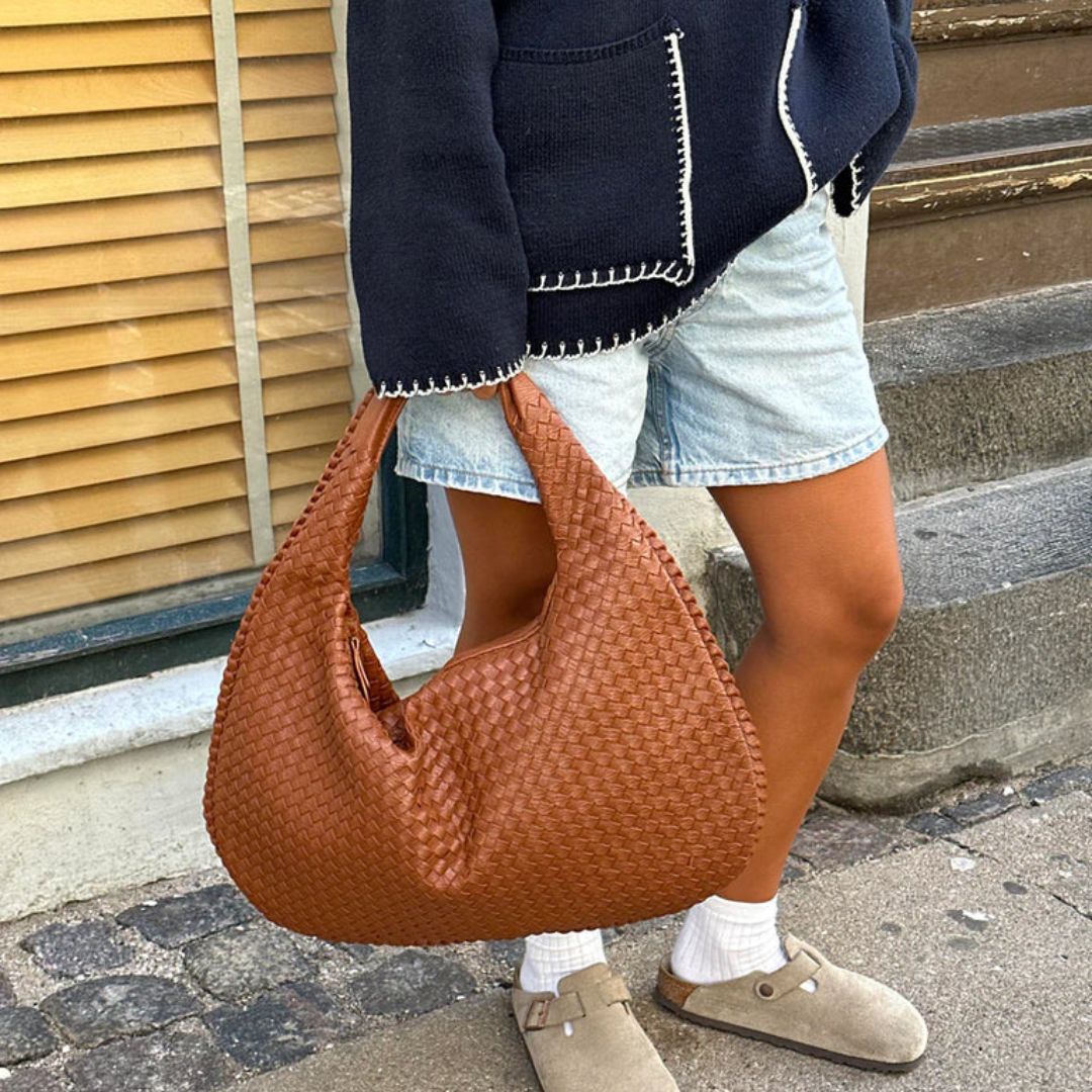 ChicEssentials - Sac Hobo Vegan en Cuir Minimaliste et Élégant