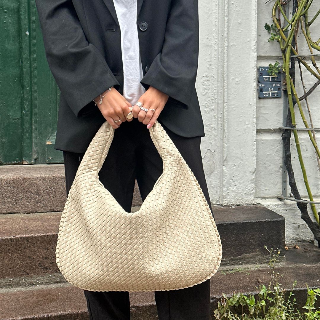 ChicEssentials - Sac Hobo Vegan en Cuir Minimaliste et Élégant