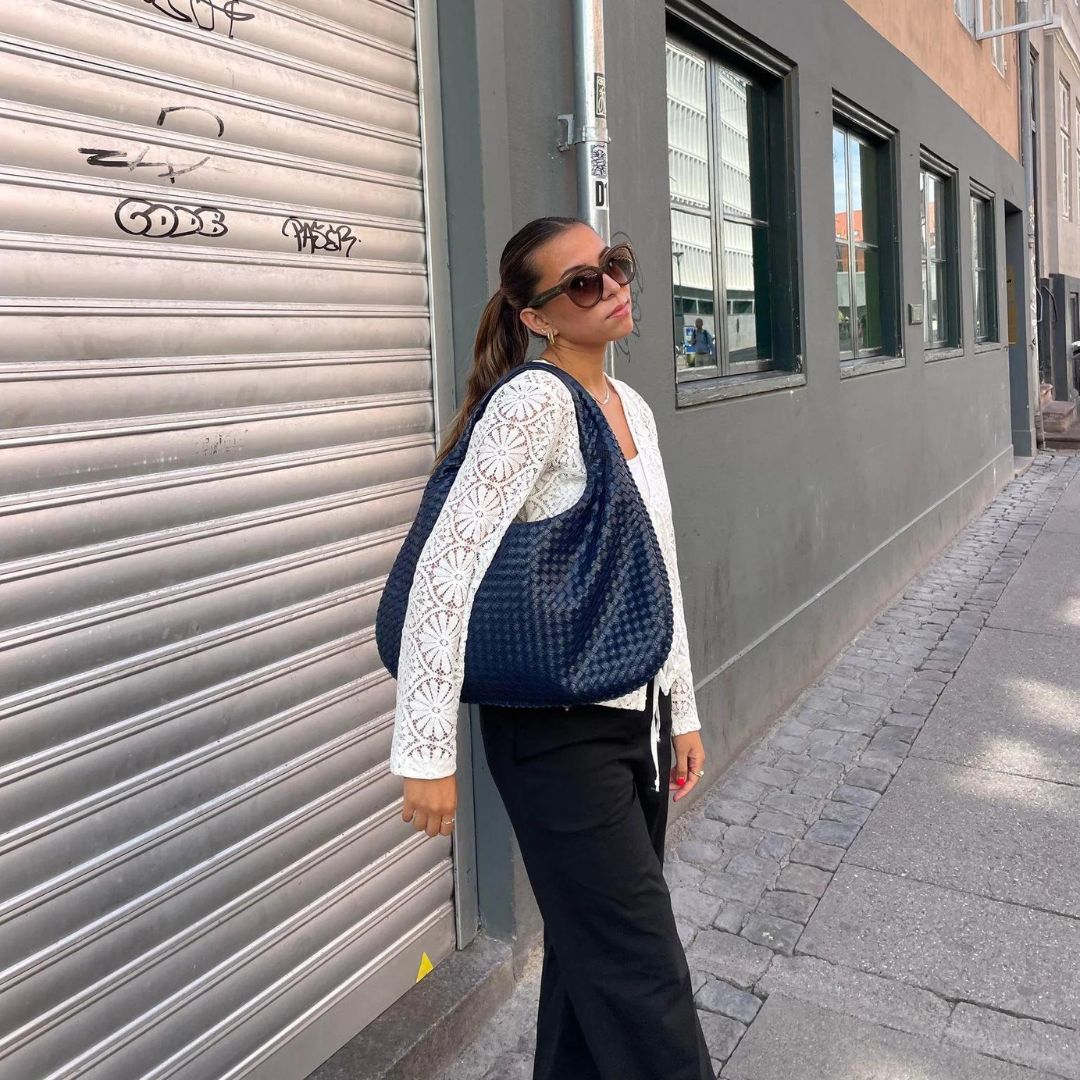 ChicEssentials - Sac Hobo Vegan en Cuir Minimaliste et Élégant