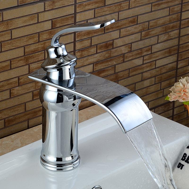 Armes - Robinet Cascade en Laiton Vintage
