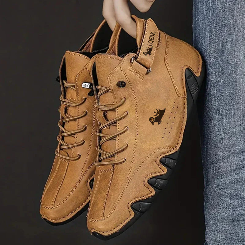 Chaussures de marche confortables en cuir, conçues pour l'équilibre.
