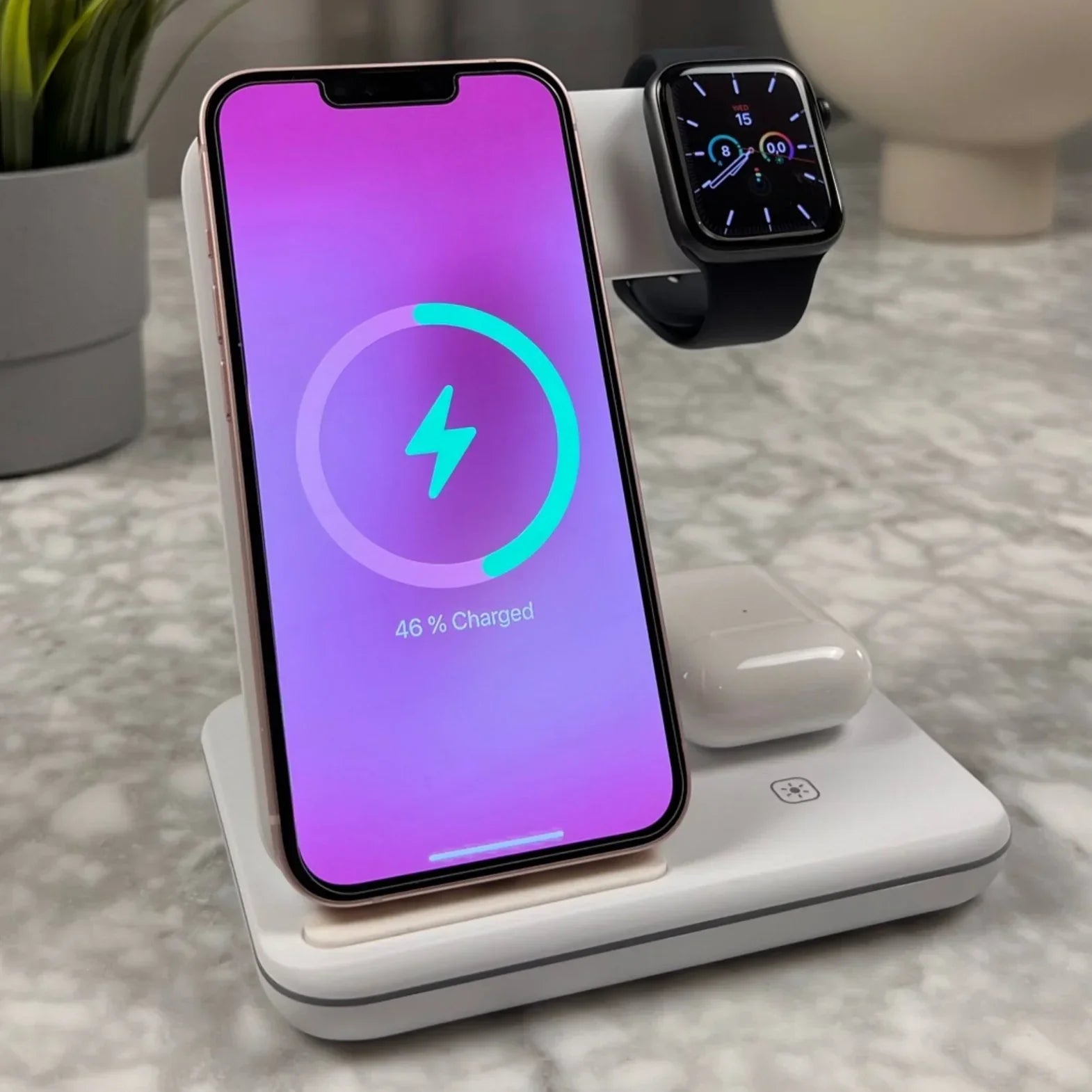 ChargePro - Station de Charge 3-en-1 pour Téléphone, Montre & Écouteurs - Design Minimaliste et Efficace