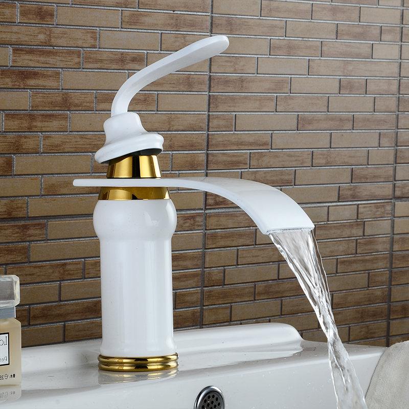 Armes - Robinet Cascade en Laiton Vintage